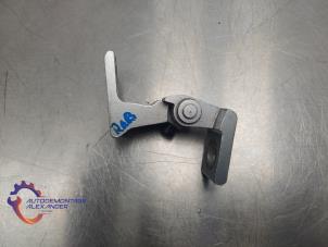 Used Front door hinge, right Volkswagen Polo V (6R) 1.4 TDI 12V 75 Price on request offered by Alexander Autodemontage