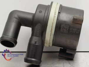Usagé Pompe à eau supplémentaire Volkswagen Jetta IV (162/16A) 1.6 TDI 16V Prix sur demande proposé par Alexander Autodemontage