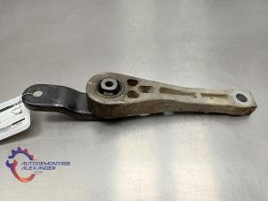 Used Gearbox mount Volkswagen Jetta IV (162/16A) 1.6 TDI 16V Price on request offered by Alexander Autodemontage
