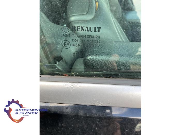 Ventanilla de puerta de 2 puertas derecha de un Renault Megane III CC (EZ) 1.9 dCi 2011