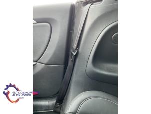 Usados Cinturón de seguridad derecha delante Renault Megane III CC (EZ) 1.9 dCi Precio de solicitud ofrecido por Alexander Autodemontage