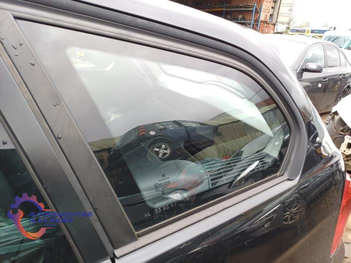 Extra window 4-door, left from a BMW 3 serie Touring (E91) 318i 16V 2007