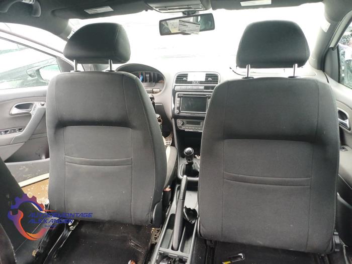 Seats + rear seat (complete) from a Volkswagen Polo V (6R) 1.6 TDI 16V 90 2012