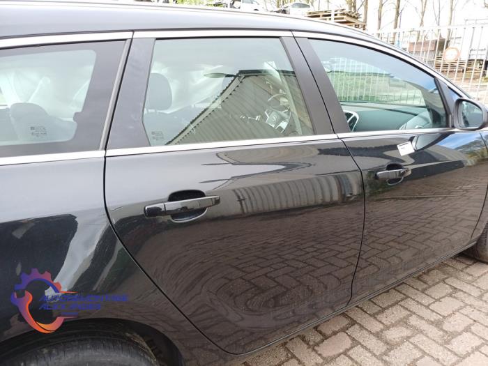 Portière 4portes arrière droite d'un Opel Astra J Sports Tourer (PD8/PE8/PF8) 1.4 Turbo 16V 2014