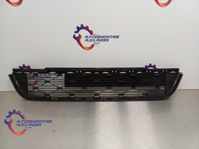 Używane Grill Citroen C3 (SX/SW) 1.2 Vti 12V PureTech GPL Cena na żądanie oferowane przez Alexander Autodemontage