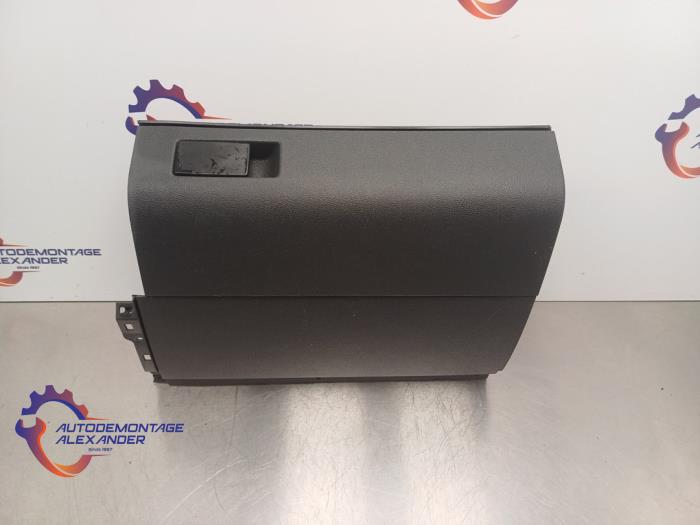 Begagnade Handskfack Volkswagen Touran (1T1/T2) 1.6 FSI 16V Pris € 40,00 Marginaltabell erbjuds av Alexander Autodemontage