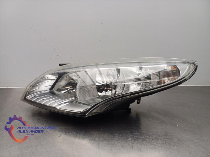 Używane Reflektor lewy Renault Megane III Grandtour (KZ) 1.5 dCi 110 Cena € 130,00 Procedura marży oferowane przez Alexander Autodemontage