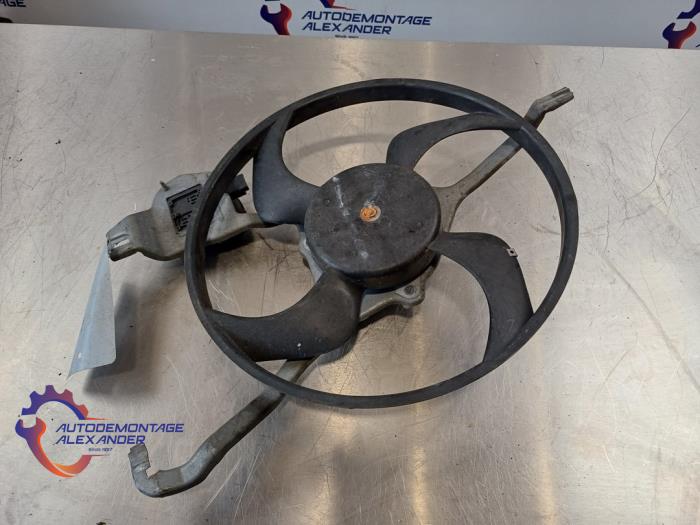 Używane Wentylator Peugeot 208 I (CA/CC/CK/CL) 1.0 Vti 12V PureTech Cena € 29,99 Procedura marży oferowane przez Alexander Autodemontage
