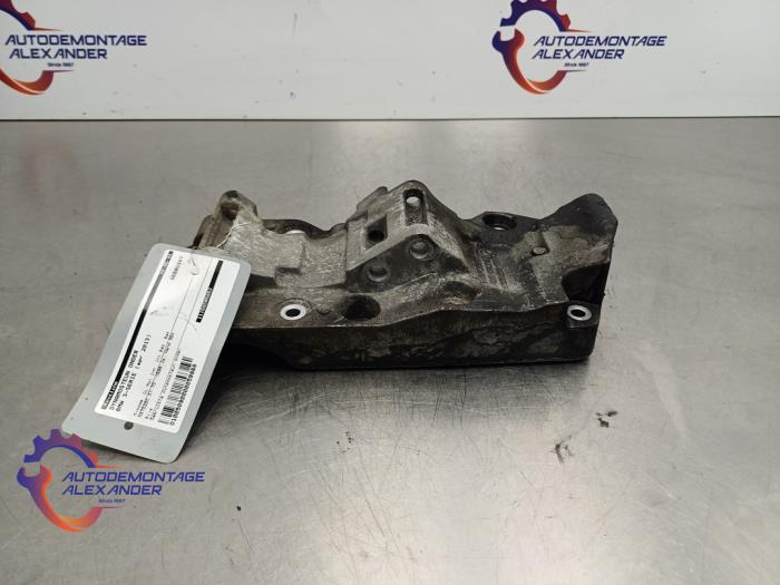 Usagé Support dynamo bas BMW 3 serie (F30) 316d 2.0 16V Prix sur demande proposé par Alexander Autodemontage