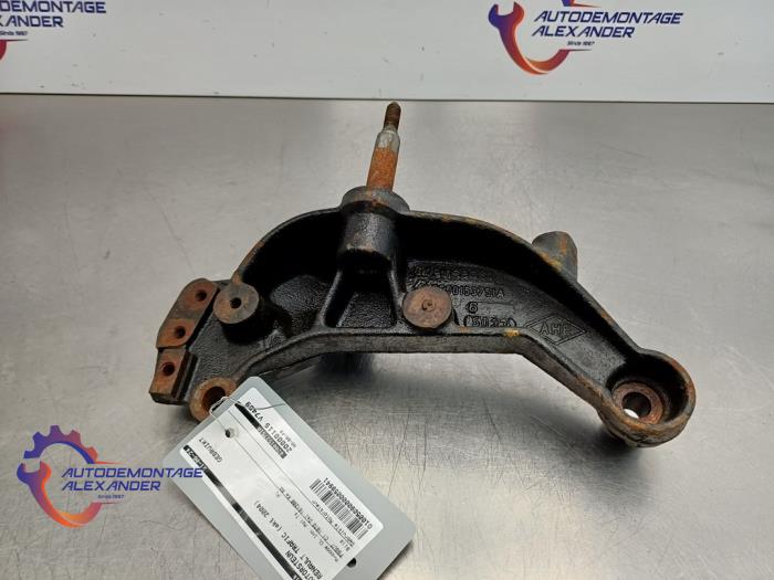 Used Engine mount Renault Trafic New (FL) 1.9 dCi 100 16V Price on request offered by Alexander Autodemontage