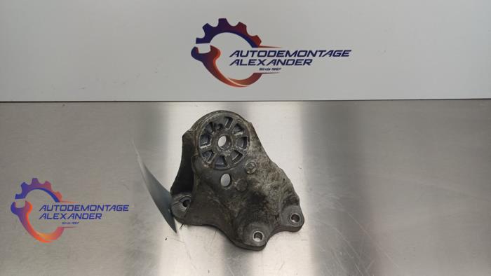 Used Engine mount Volkswagen Touareg (7LA/7L6) 3.0 TDI V6 24V Price on request offered by Alexander Autodemontage