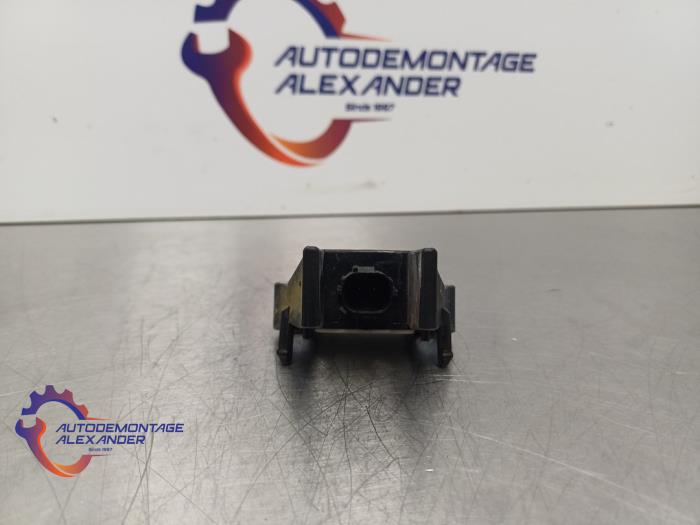 Begagnade Airbagsensor Toyota Yaris II (P9) 1.0 12V VVT-i Pris på förfrågan erbjuds av Alexander Autodemontage
