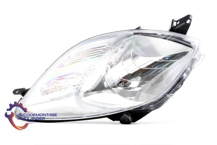 Nowe Reflektor prawy Toyota Yaris Cena € 109,99 Z VAT oferowane przez Alexander Autodemontage