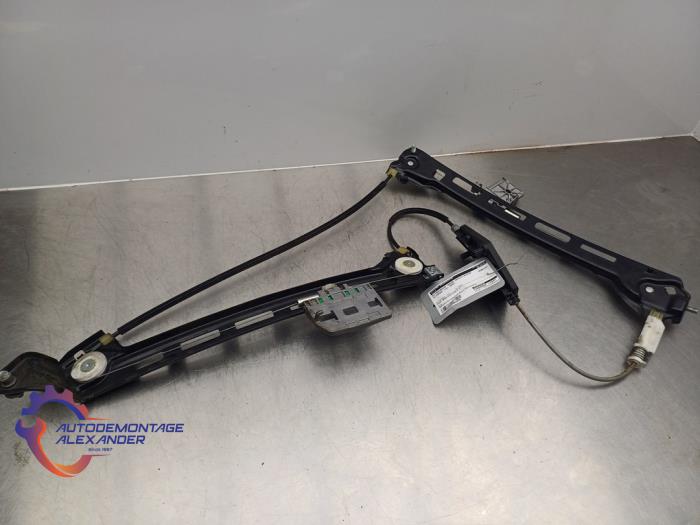 Window lifting mechanism without motor