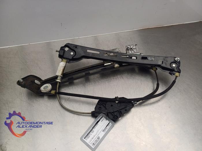 Window lifting mechanism without motor