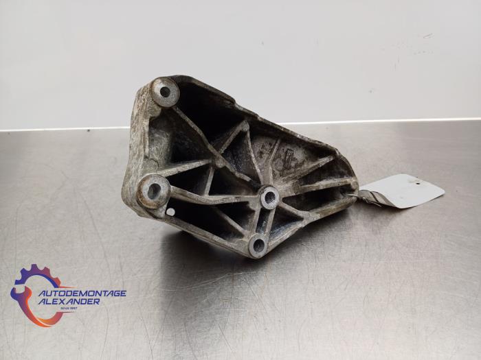 Usagé Support dynamo haut Ford Transit 2.2 TDCi 16V Euro 5 Prix sur demande proposé par Alexander Autodemontage
