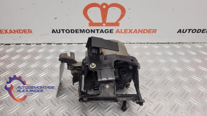 Begagnade Bränslefilterhus Ford Fiesta 6 (JA8) 1.6 TDCi 16V 95 Pris € 50,00 Marginaltabell erbjuds av Alexander Autodemontage