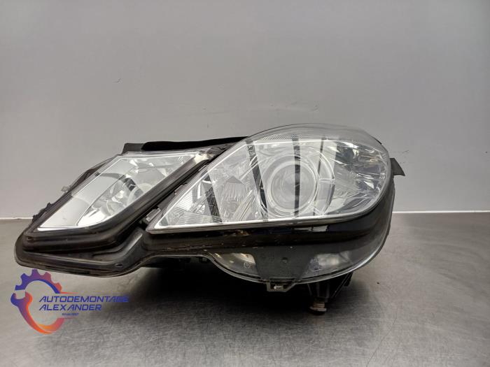 Używane Reflektor lewy Mercedes E (W212) E-350 CGI V6 24V BlueEfficiency Cena € 484,00 Z VAT oferowane przez Alexander Autodemontage