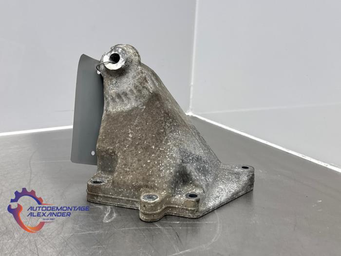 Used Engine mount Mercedes E (W212) E-350 CGI V6 24V BlueEfficiency Price on request offered by Alexander Autodemontage