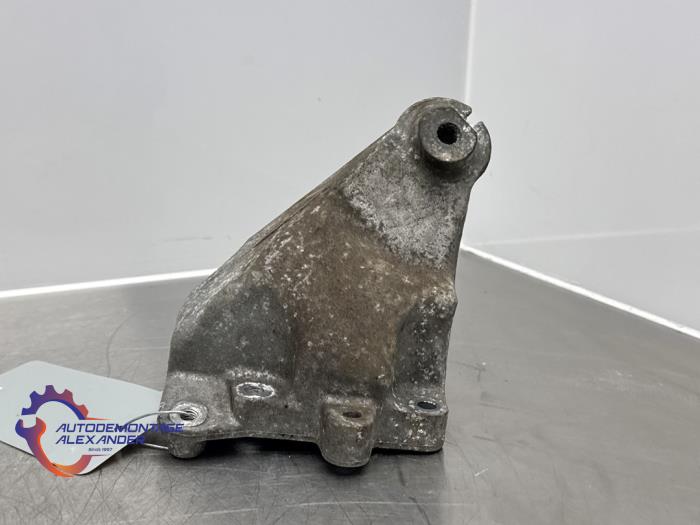 Used Engine mount Mercedes E (W212) E-350 CGI V6 24V BlueEfficiency Price on request offered by Alexander Autodemontage