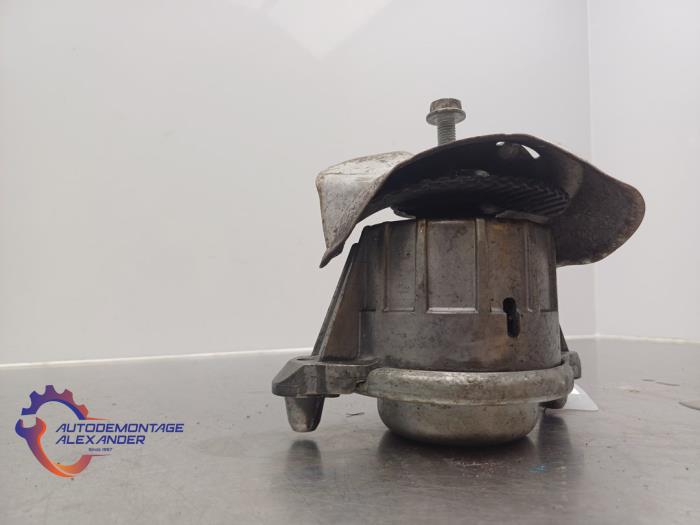 Used Engine mount Mercedes E (W212) E-350 CGI V6 24V BlueEfficiency Price on request offered by Alexander Autodemontage
