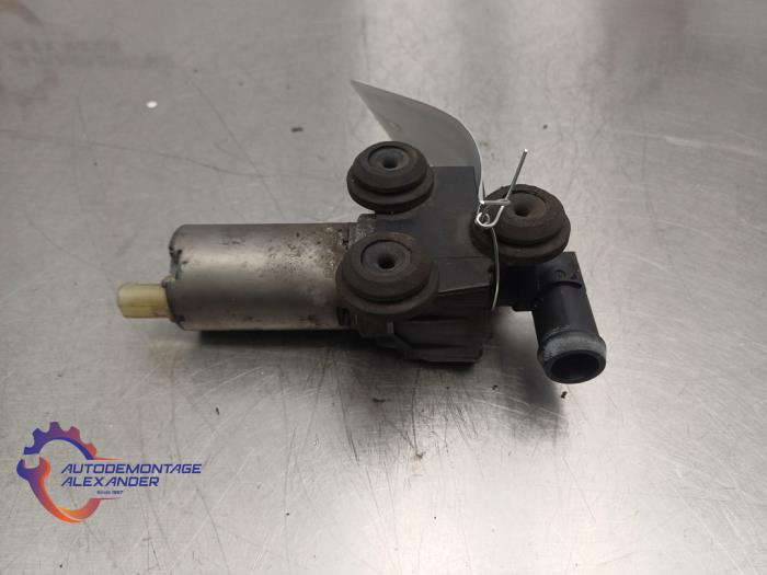 Begagnade Extra vattenpump BMW 5 serie (E60) 525i 24V Pris € 50,00 Marginaltabell erbjuds av Alexander Autodemontage