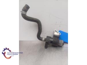 Pompe à eau d'un Mercedes-Benz SLK (R170) 2.0 200 16V 1999
