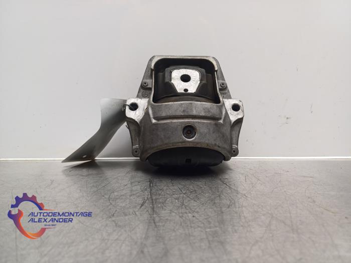 Used Engine mount Audi A4 (B8) 3.2 FSI V6 24V Quattro Price on request offered by Alexander Autodemontage