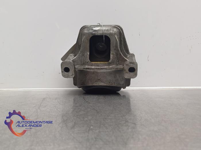Used Engine mount Audi A4 (B8) 3.2 FSI V6 24V Quattro Price on request offered by Alexander Autodemontage