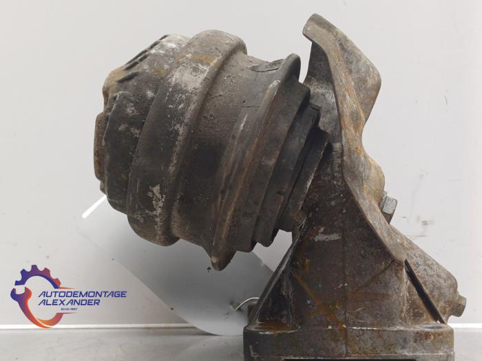 Used Engine mount Mercedes SLK (R170) 2.0 200 16V Price on request offered by Alexander Autodemontage