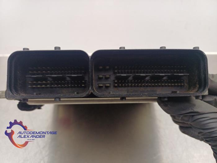 Engine management computer from a Volkswagen Touareg (7LA/7L6) 2.5 TDI R5 2006