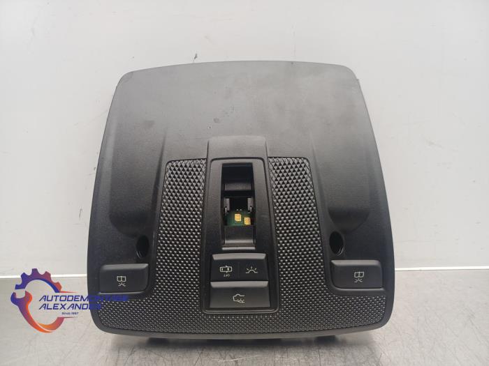 Begagnade Innerbelysning, fram Mercedes A (W176) 1.6 A-180 16V Pris € 32,50 Inklusive moms erbjuds av Alexander Autodemontage