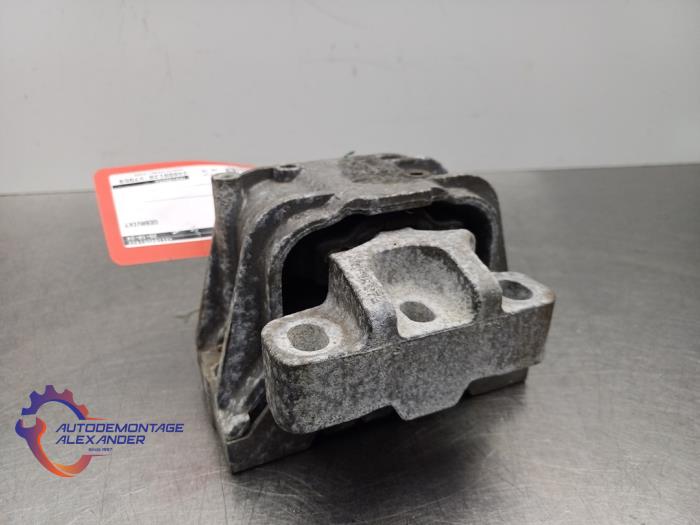 Engine mount from a Volkswagen Golf VI (5K1) 1.4 16V 2009