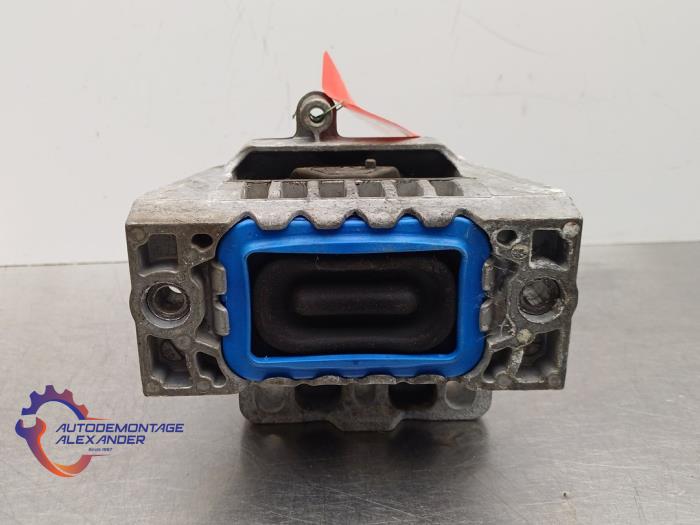 Engine mount from a Volkswagen Golf VI (5K1) 1.4 16V 2009