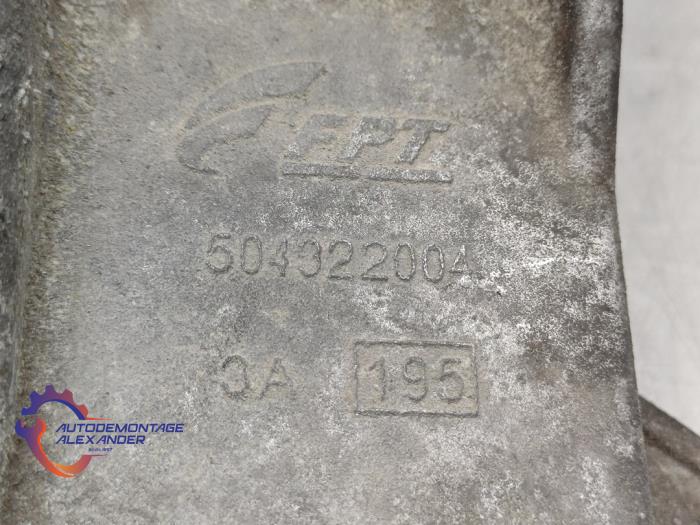 Engine mount from a Iveco New Daily VI 33S13, 35C13, 35S13 2014