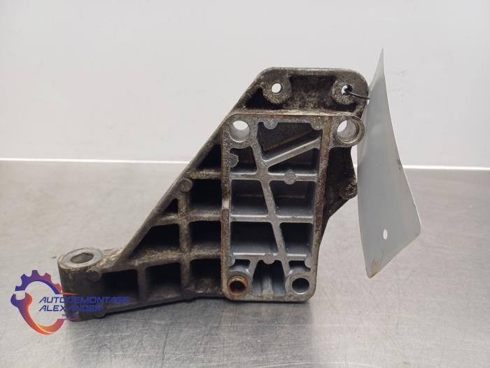 Used Engine mount Iveco New Daily VI 33S13, 35C13, 35S13 Price on request offered by Alexander Autodemontage