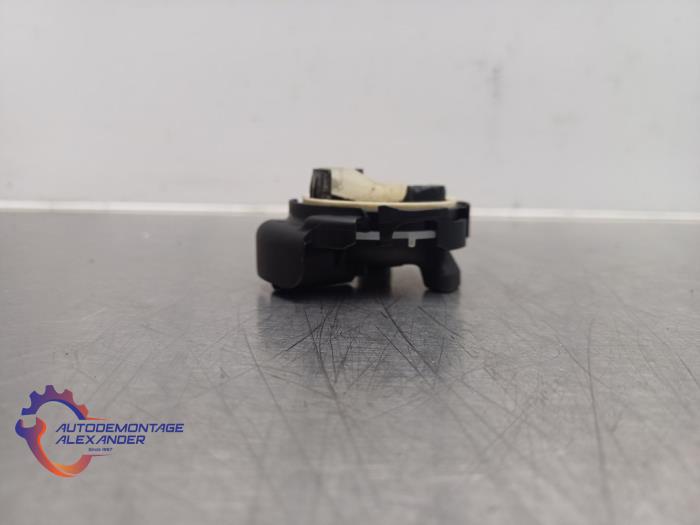 Begagnade Airbagsensor Seat Ibiza V (KJB) 1.0 TSI 12V Pris på förfrågan erbjuds av Alexander Autodemontage