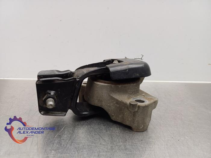 Used Engine mount Peugeot 308 SW (L4/L9/LC/LJ/LR) 1.6 BlueHDi 115 Price on request offered by Alexander Autodemontage