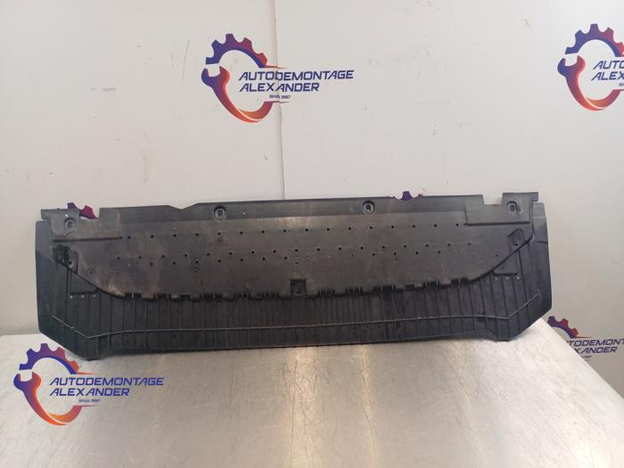 Usados Parachoque placa base Audi A4 (B8) 2.0 TFSI 16V Precio de solicitud ofrecido por Alexander Autodemontage