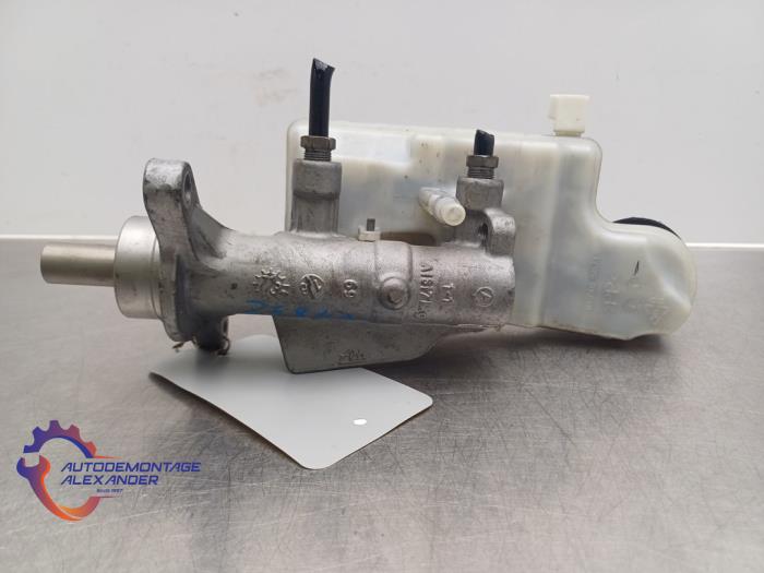 Master cylinder Volvo V40 1.6 D2 - 31329534 D4162T VOLVO
