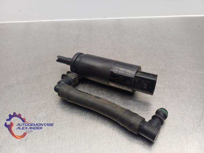 Begagnade Pump, strålkastarspolare BMW 7 serie (E65/E66/E67) 730d,Ld 3.0 24V Pris på förfrågan erbjuds av Alexander Autodemontage