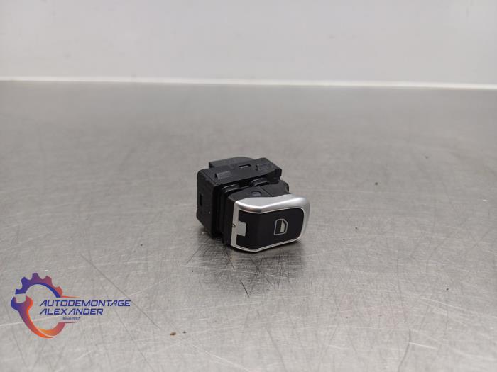 Usados Interruptor de ventanilla eléctrica Audi A3 Sportback (8VA/8VF) 1.4 TFSI 16V e-tron Precio de solicitud ofrecido por Alexander Autodemontage