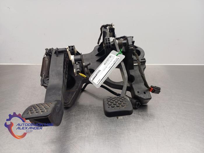 Gebrauchte Pedale Set Opel Karl 1.0 12V Preis auf Anfrage angeboten von Alexander Autodemontage