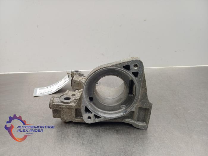 Usagé Support moteur Mercedes A (177.0) 1.3 A-200 Turbo 16V Prix € 30,00 Règlement à la marge proposé par Alexander Autodemontage