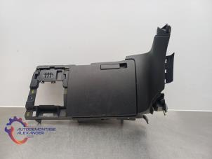 Begagnade Handskfack Peugeot 5008 I (0A/0E) 1.6 THP 16V Pris på förfrågan erbjuds av Alexander Autodemontage