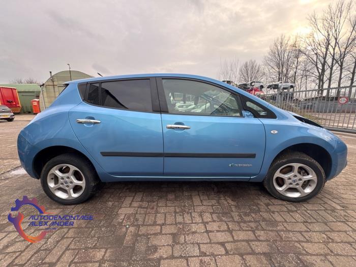 Usados Ventanilla triangular derecha delante Nissan Leaf (ZE0) Leaf Precio € 129,99 IVA incluido ofrecido por Alexander Autodemontage