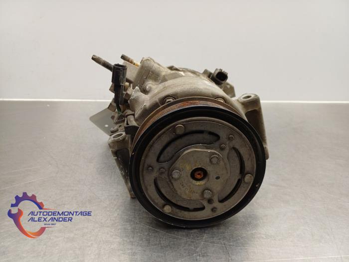 Compresseur de clim d'un Ford Transit Custom 2.0 TDCi 16V Eco Blue 129 2023