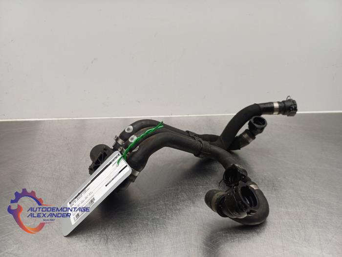 Begagnade Extra vattenpump BMW 5 serie (F10) 530d xDrive 24V Blue Performance Pris € 50,00 Marginaltabell erbjuds av Alexander Autodemontage