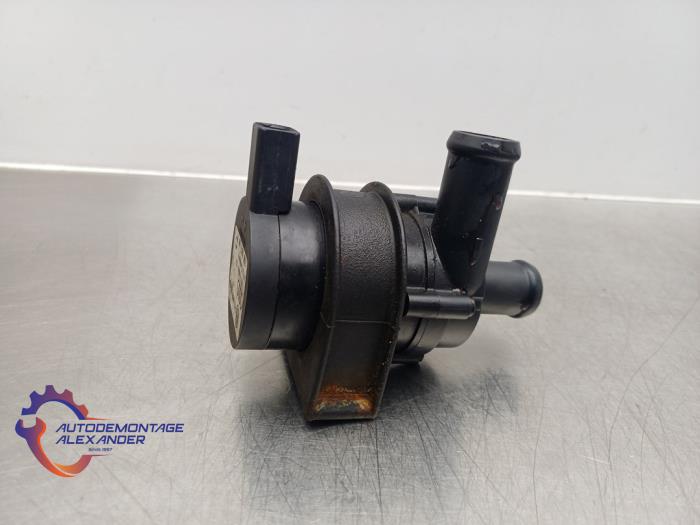 Begagnade Extra vattenpump Volkswagen Golf VI (5K1) 2.0 GTI 16V Pris på förfrågan erbjuds av Alexander Autodemontage
