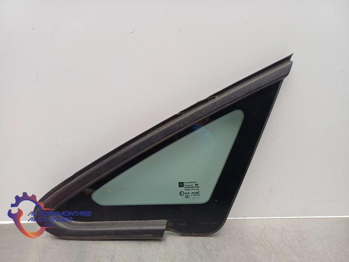 Usados Ventanilla triangular izquierda delante Opel Astra J Sports Tourer (PD8/PE8/PF8) 1.7 CDTi 16V Precio € 120,00 Norma de margen ofrecido por Alexander Autodemontage